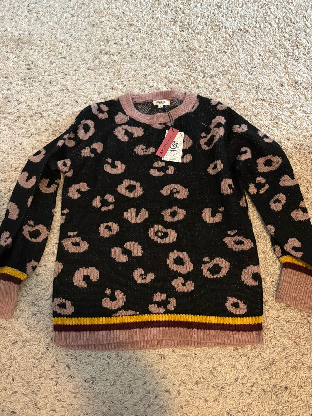 Andree by Unit Leopard Print Boutique Sweater NEW!! Size MED